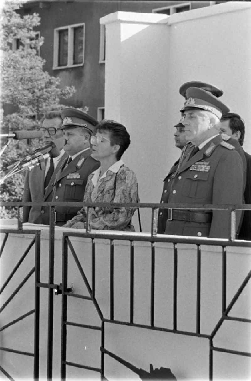 Honorary grandstand with Major General Horst Stechbarth and soldiers and officers of Panzer Regiment 8 (PR-8) on the occasion of the ceremonial and media-effective dissolution of the troop unit on the grounds of the Artur-Becker barracks in Goldberg in the state of Mecklenburg-Western Pomerania in the area of the former GDR, German Democratic Republic