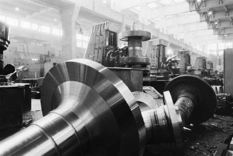 Workplace and factory equipment im VEB Industriewerk Halle-Nord in Halle (Saale), Saxony-Anhalt on the territory of the former GDR, German Democratic Republic