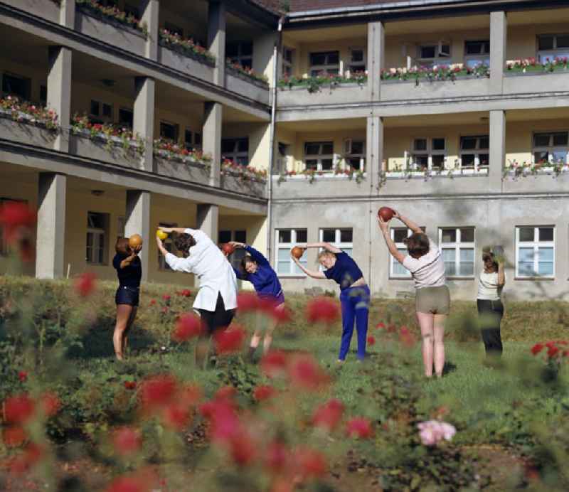 Morning exercise for patients from the Central Institute for Diabetes 'Gerhardt Katsch' in Karlsburg, Mecklenburg-Vorpommern in the area of the former GDR, German Democratic Republic