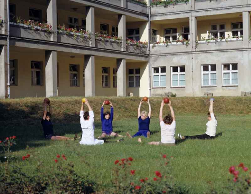 Morning exercise for patients from the Central Institute for Diabetes 'Gerhardt Katsch' in Karlsburg, Mecklenburg-Vorpommern in the area of the former GDR, German Democratic Republic