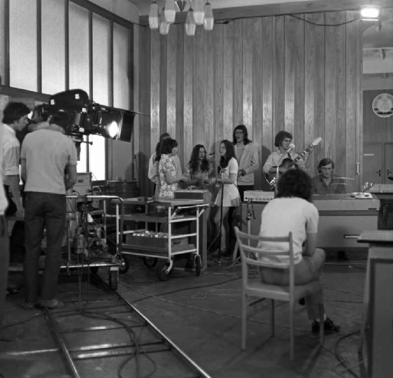 Scene recording of the film and television production 'Struga - Pictures of a Landscape' in the singing club of the Sorbian extended high school at Zinzendorfplatz in Kleinwelka, Saxony in the area of the former GDR, German Democratic Republic