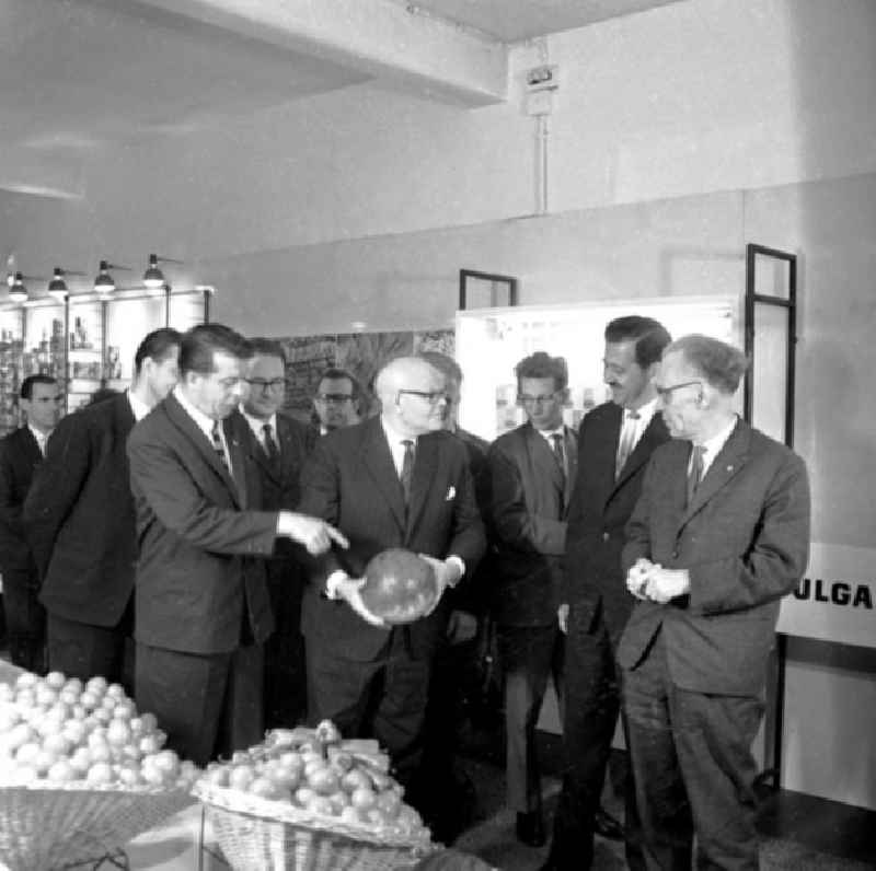 September 1964
Walter Ulbricht an der Deutschen Hochschule für Körperkultur und Sport (DHFK) in Leipzig