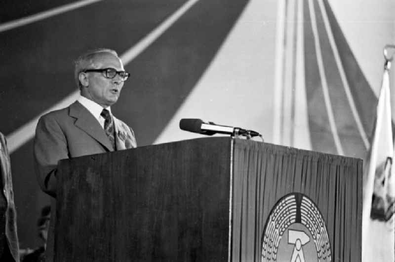 Erich Honecker, General Secretary of the Central Committee of the SED, at the closing ceremony of the Gymnastics and Sports Festival Spartakiade in Leipzig in the state Saxony on the territory of the former GDR, German Democratic Republic