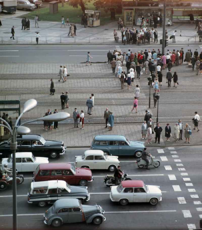 Straßenszene am Brühl in Leipzig.