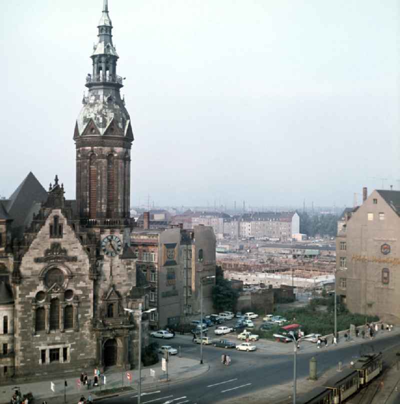 Baustelle am Tröndlinring in Leipzig, links die Reformierte Kirche.