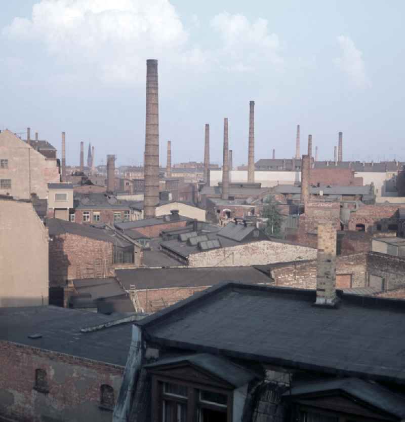 Blick auf die Industriesiedlung Plagwitz in Leipzig. Im 19. Jahrhundert hatten sich in der Gemeinde Plagwitz verschiedene Fabriken angesiedelt. Auch zu DDR-Zeiten hatten mehrere Volkseigene Betriebe hier ihren Sitz.