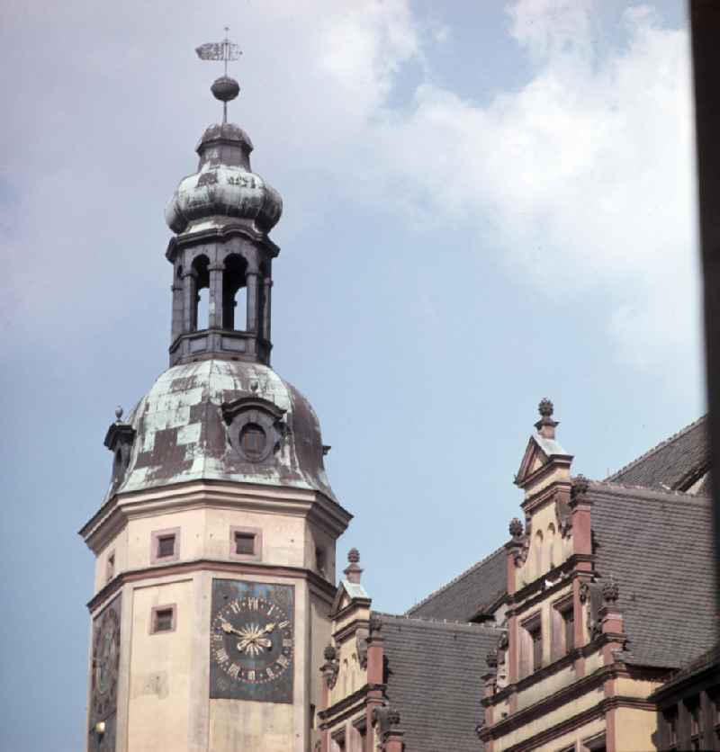 Blick auf den Turm des Alten Rathauses von Leipzig mit Sitz des Stadtgeschichtlichen Museums.