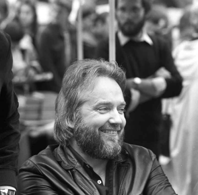 Der Schriftsteller Werner Ehrenforth auf dem Buchmarkt in Leipzig.