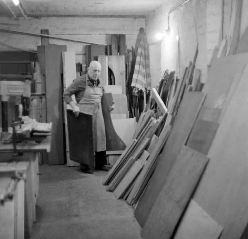 Carpenter at work in the Andersen-Nexoe home in Leipzig in the state Saxony on the territory of the former GDR, German Democratic Republic