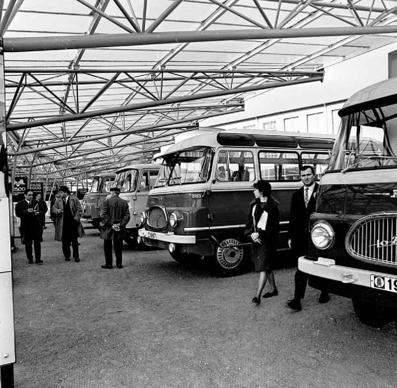 März 1967
Technische Messe in Leipzig (Sachsen)
Robur-Busse aus Zittau

Umschlagnr.: 17