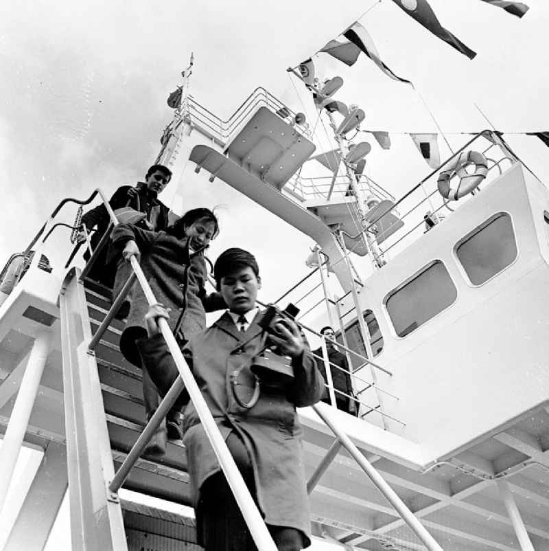 März 1967
Technische Messe in Leipzig (Sachsen)
Zentraler Leitstand für Schiffe-Volkseigener Betrieb (VEB) Peenewerft Wolgast

Umschlagnr.: 9