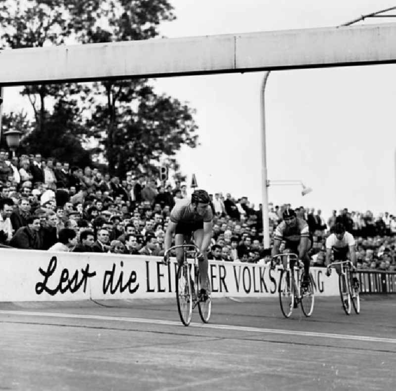 1967

Großer Preis der DDR-Bahnsprint in Leipzig

Umschlagnr.: 93