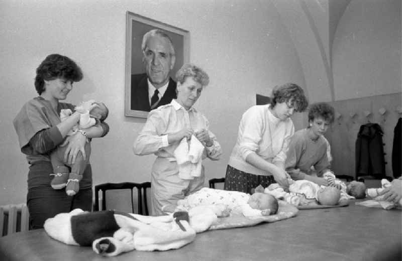 Newborn toddlers in infancy in Magdeburg in the state Saxony-Anhalt on the territory of the former GDR, German Democratic Republic Offspring baby newborn child toddler welcome greeting the youngest citizen by the Mayor of Magdeburg
