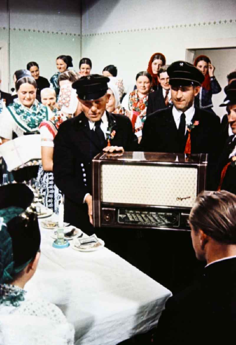 Wedding gift transfer Sorbian inhabitants in the form of an old tube radio 'Olympia' in Milkel in the state of Saxony in the territory of the former GDR, German Democratic Republic