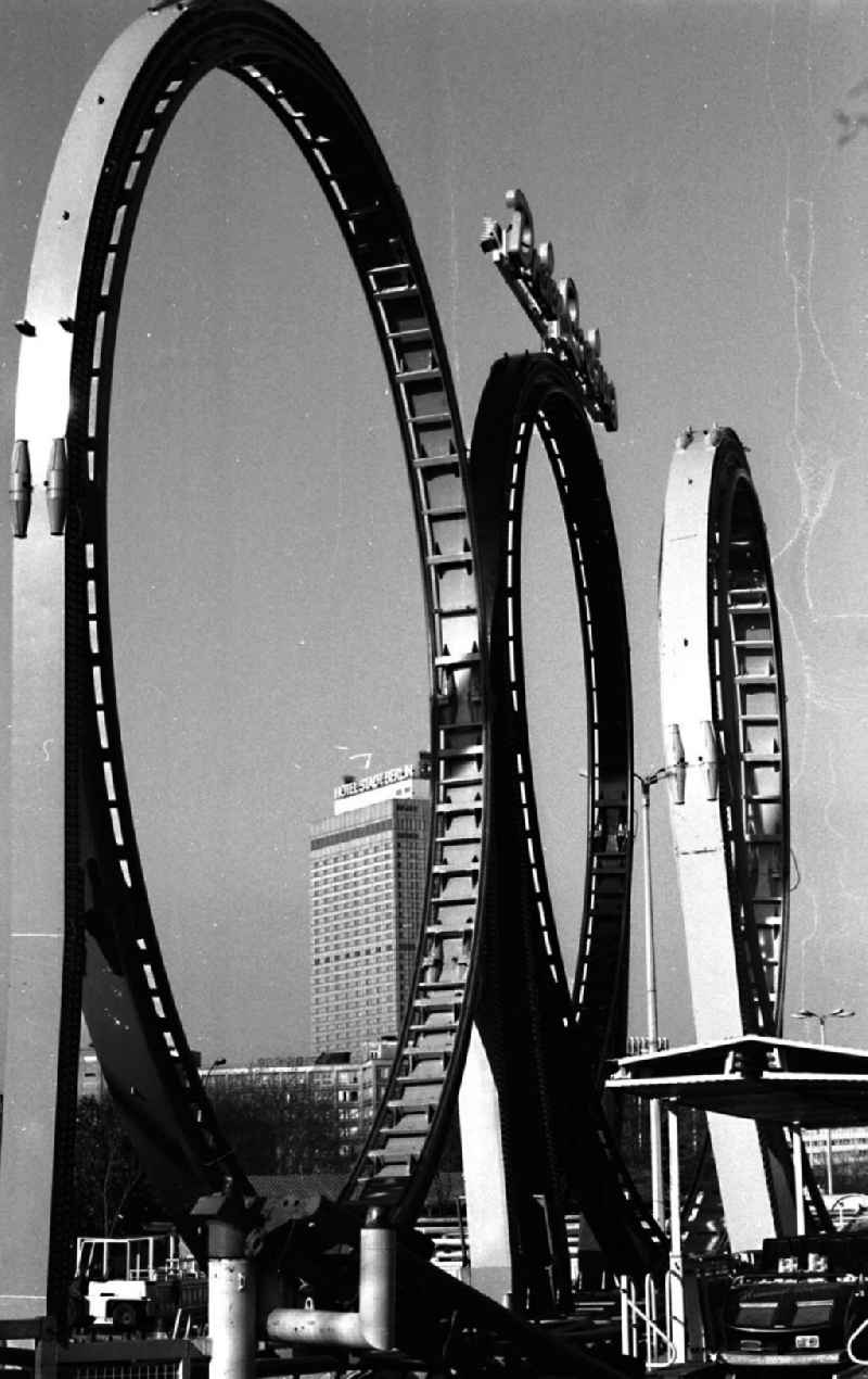 Dreierlooping für Weihnachtsmarkt in Berlin
8.11.199