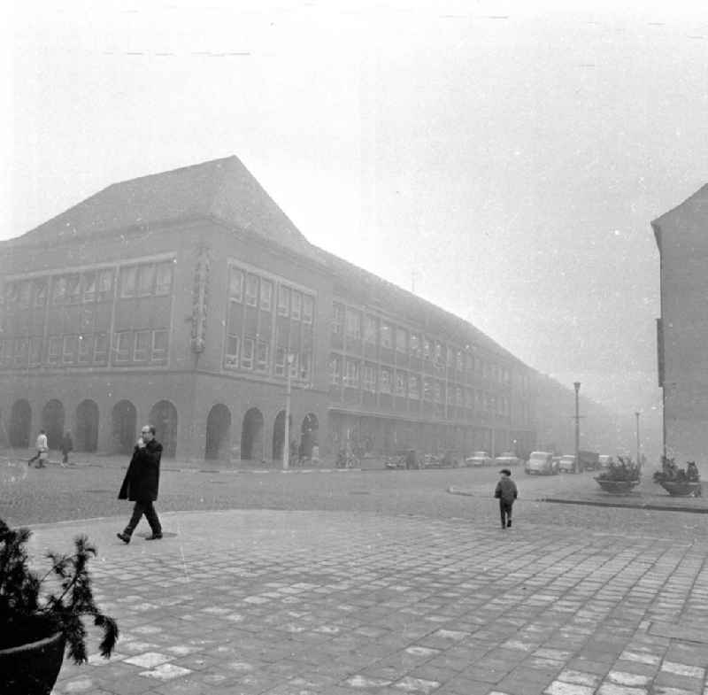 Kulturzentrum Neubrandenburg Bibliothek
Dezember 1965

Umschlagsnr.: 11965-47