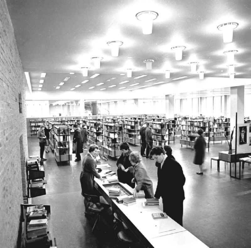 Kulturzentrum Neubrandenburg Bibliothek
Dezember 1965

Umschlagsnr.: 1965-47