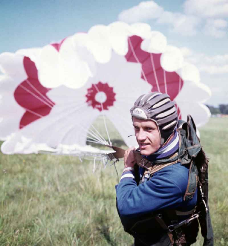 Jump training for parachutist and aviation athletes from the GST Society for Sport and Technology at the airport in Oppin, Saxony-Anhalt on the territory of the former GDR, German Democratic Republic