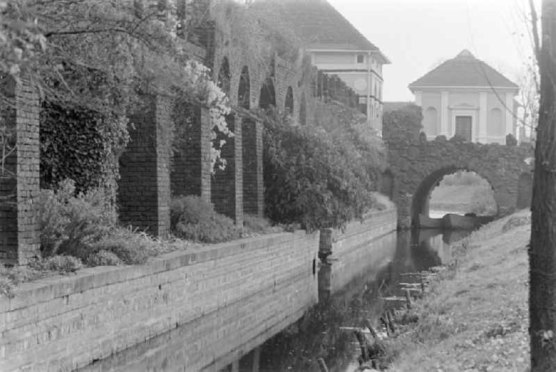 Eisenhart bridge structure with the library pavilion and South Sea pavilion in Woerlitz Park in Oranienbaum-Woerlitz, Saxony-Anhalt in the territory of the former GDR, German Democratic Republic