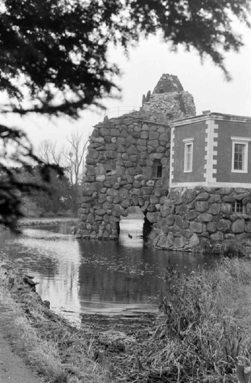 Stein Island with artificial volcano and Villa Hamilton in Woerlitz Park in Oranienbaum-Woerlitz, Saxony-Anhalt in the territory of the former GDR, German Democratic Republic