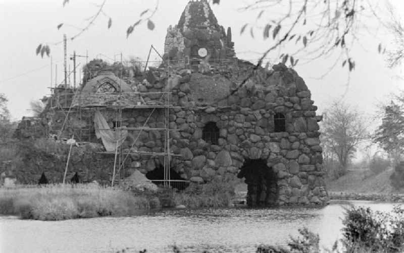 Stein Island with artificial volcano and Villa Hamilton in Woerlitz Park in Oranienbaum-Woerlitz, Saxony-Anhalt in the territory of the former GDR, German Democratic Republic