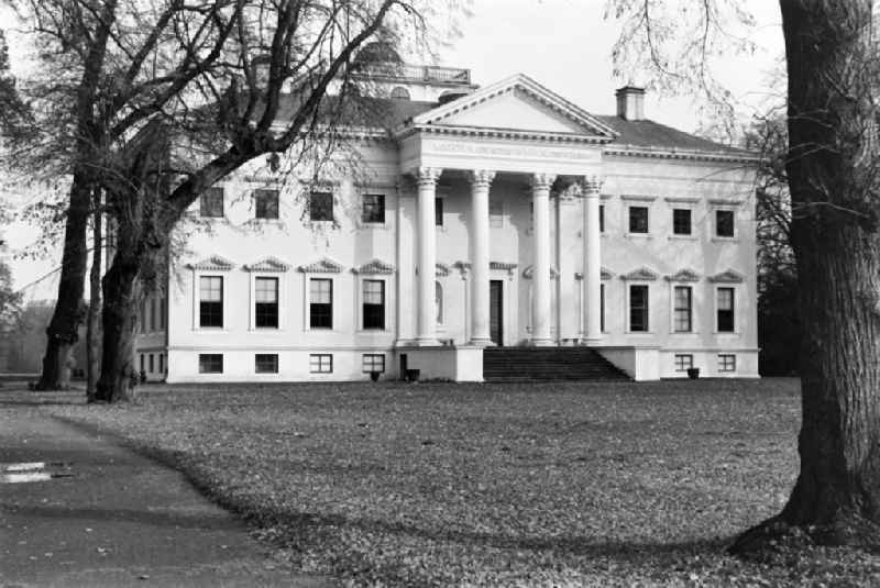 Woerlitz Castle in Woerlitz Park in Oranienbaum-Woerlitz, Saxony-Anhalt in the territory of the former GDR, German Democratic Republic