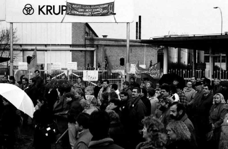 Oranienburger Stahlwerker protestieren 
22.11.92