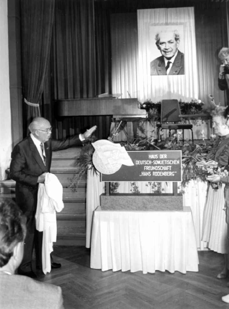 Ceremony for the ceremonial naming 'Hans Rodenberg' with Erich Mueckenberger in the house of the DSF German-Soviet Friendship in Potsdam in the state of Brandenburg in the area of the former GDR, German Democratic Republic