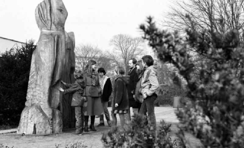 22.03.1982
Freundschaftsinsel in Potsdam (Brandenburg)

Umschlagnr.: 27