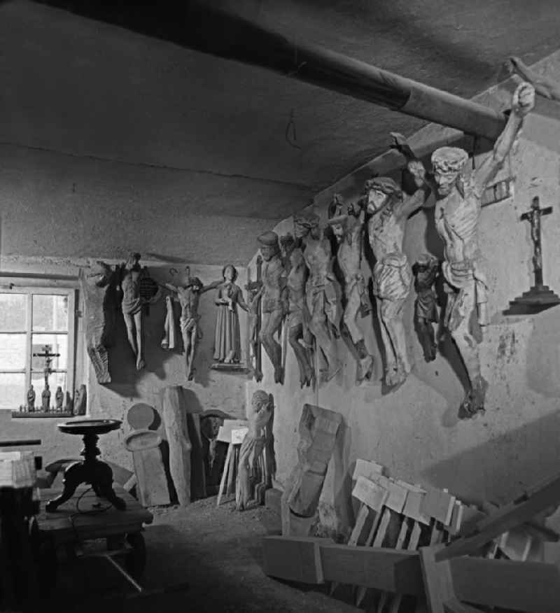 Scene recording of the film and television production 'Portrait of a Center' Wooden crucifixes in the workshop of the wood restorer Benedikt Dirlich on the main street in Raeckelwitz, Saxony in the area of the former GDR, German Democratic Republic