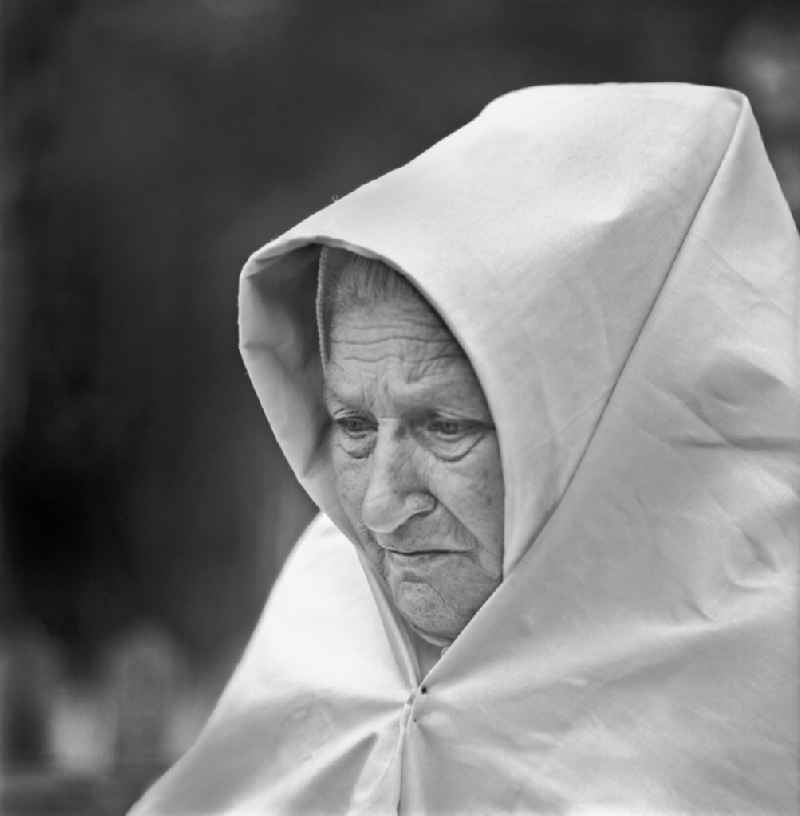 Scene from the film and television production 'Rublak - The Legend of the Surveyed Land' on Dorfstrasse in Sprey, Saxony in the area of the former GDR, German Democratic Republic. Portrait of an old Sorbian woman in white mourning dress