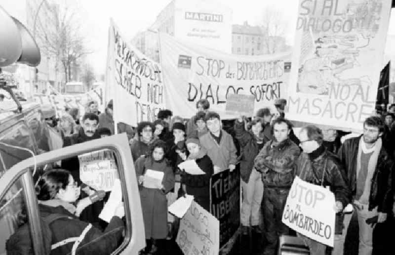 Demonstration gegen Mexico Bombardements
12.1.1994

Umschlagsnr.: 1994-11