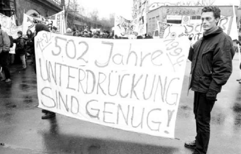 Demonstration gegen Mexico Bombardements
12.1.1994

Umschlagsnr.: 1994-11