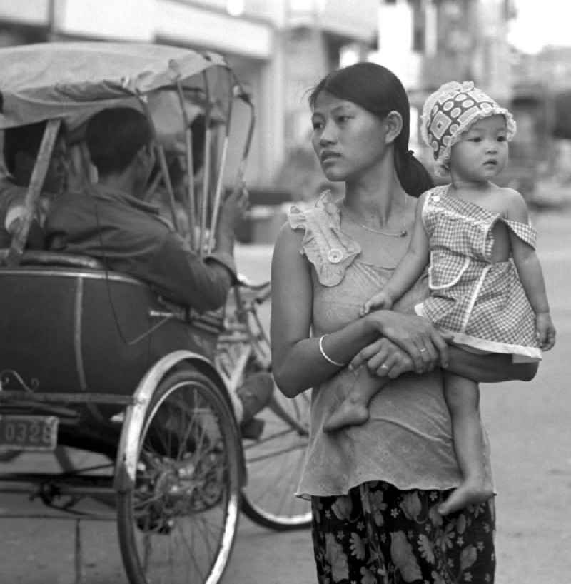 Marktszene in Vientiane, der Hauptstadt der Demokratischen Volksrepublik Laos.