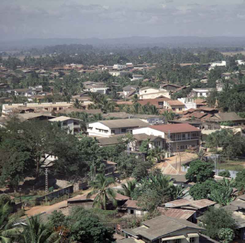 Blick auf Vientiane, die Hauptstadt der Demokratischen Volksrepublik Laos, vom Turm des Patuxai, dem vientianischen Triumphbogen, auch Victory Gate genannt.