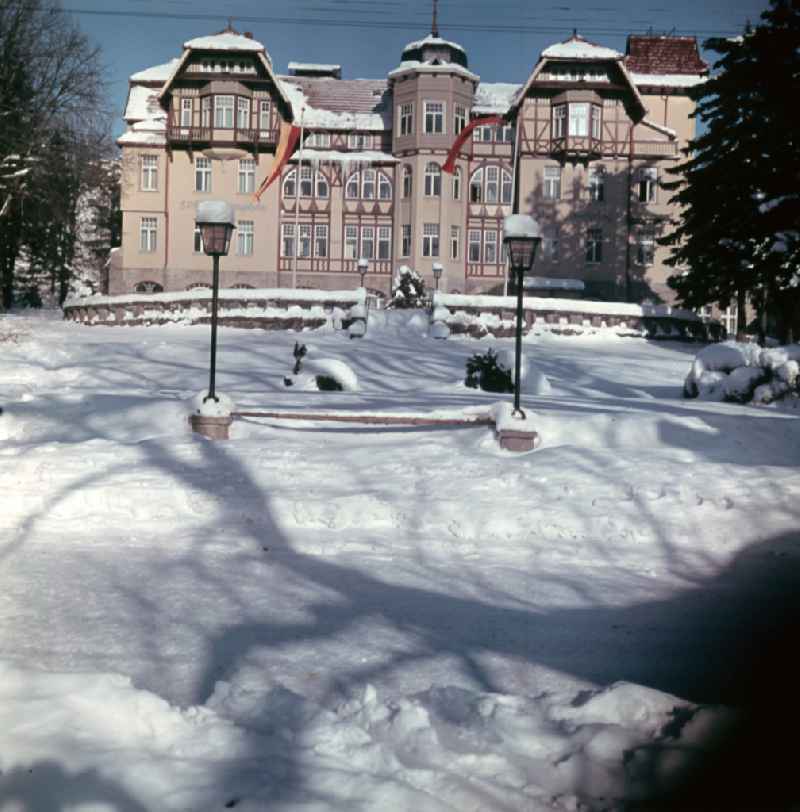 The FDGB holiday home 'Franz Mehring' in winter in the district of Schierke in Wernigerode in the Harz Mountains, Saxony-Anhalt in the area of the former GDR, German Democratic Republic