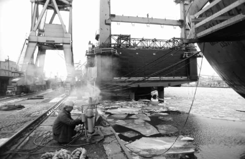Shipbuilding production facility on the shipyard premises ' Mathias-Thesen-Werft ' in Wismar in the state Mecklenburg-Western Pomerania on the territory of the former GDR, German Democratic Republic